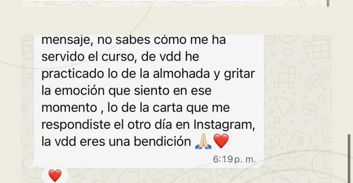 Mensaje de una participante: «No sabes cómo me ha servido el curso, de verdad. He practicado lo de la almohada y gritar la emoción que siento en ese momento, lo de la carta que me respondiste el otro día en Instagram. La verdad eres una bendición».
